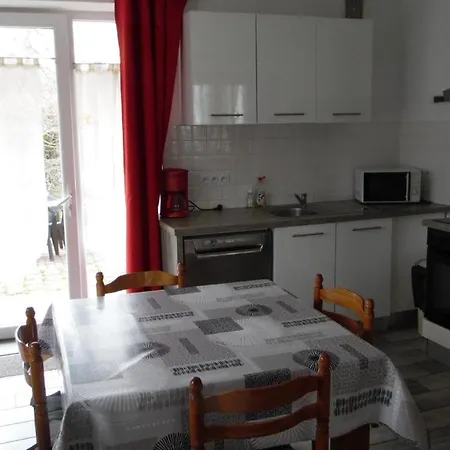 Les Gites D'Aveze Aveze  Extérieur photo